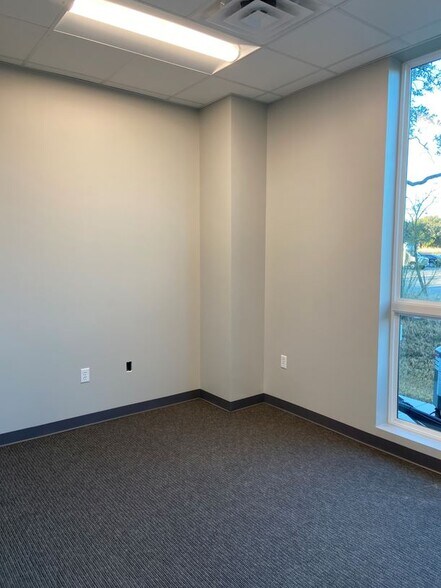 More Photos Of 3216 Napier Park, Shavano Park Medical For Lease