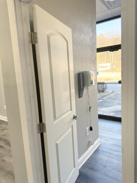 More Photos Of 1030 Wintergap Rd, Oliver Springs Office For Sale