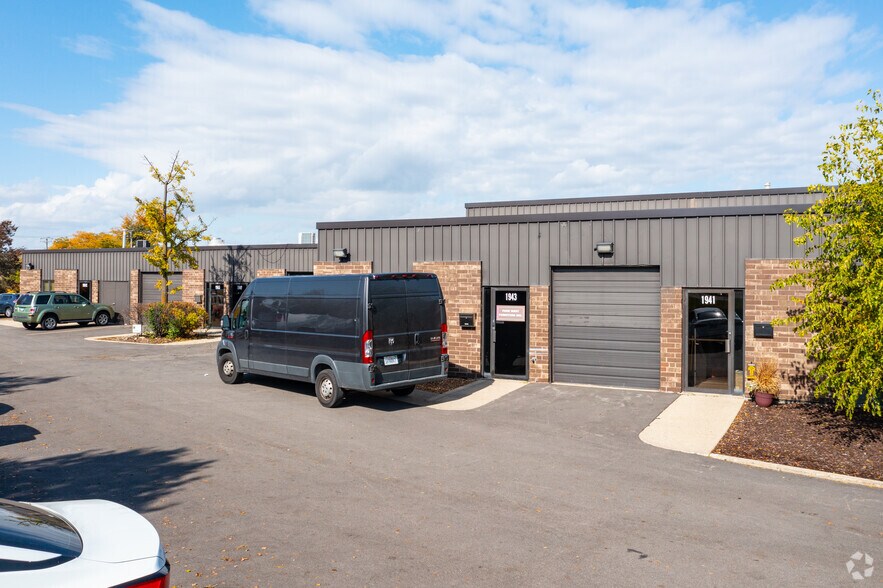More Photos Of 1941-2019 Johns Dr, Glenview Warehouse For Lease