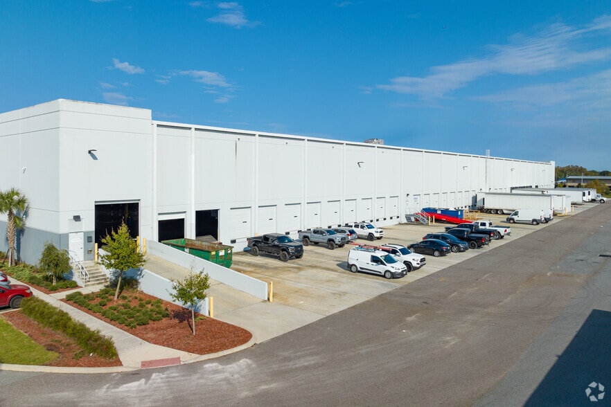 More Photos Of 6210 Hoffner Ave, Orlando Distribution For Lease