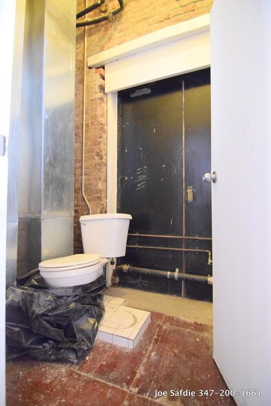 More Photos Of 154 Stanton St, New York Storefront Retail Residential For Lease