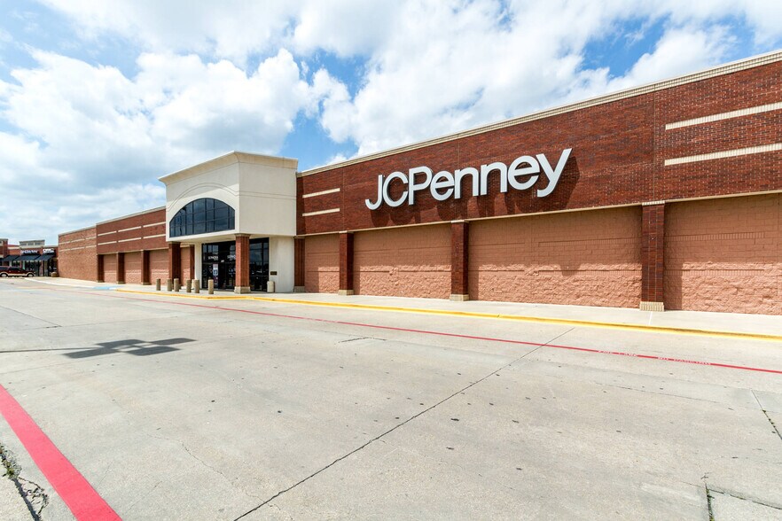 More Photos Of 811-877 NE Alsbury Blvd, Burleson Unknown For Lease