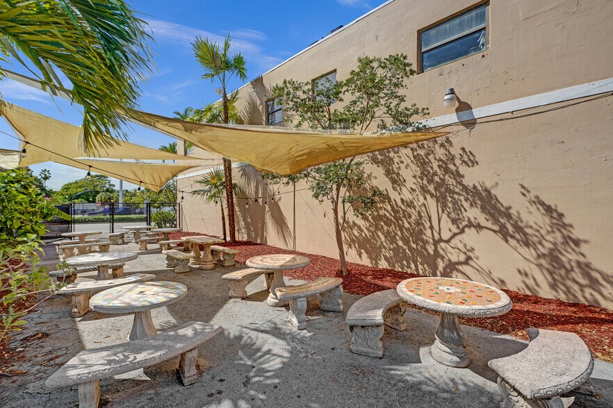 More Photos Of 12831 W Dixie Hwy, North Miami Freestanding For Sale
