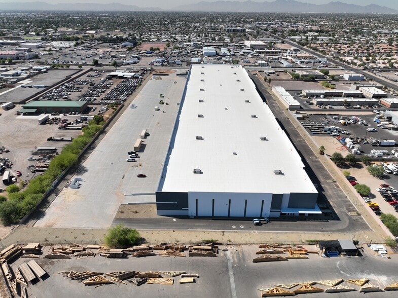 More Photos Of 6550 W Orangewood Ave, Glendale Warehouse For Lease