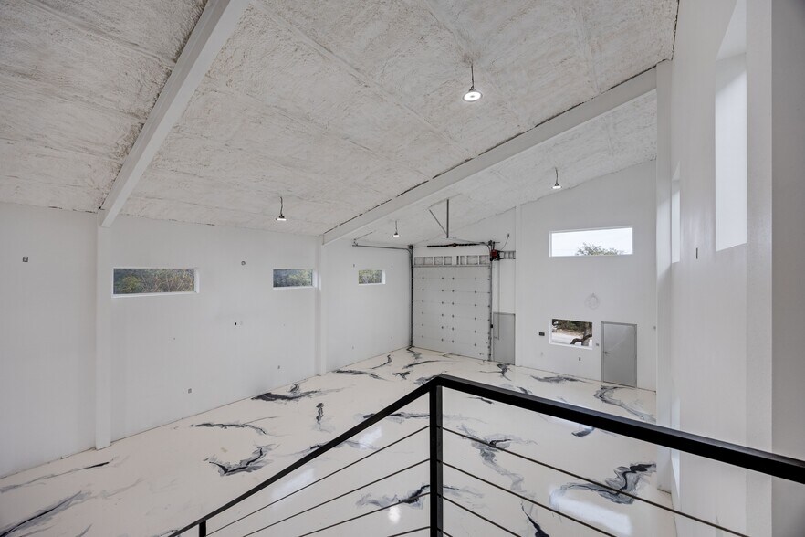 More Photos Of 3802 Houston St, Austin Showroom For Lease