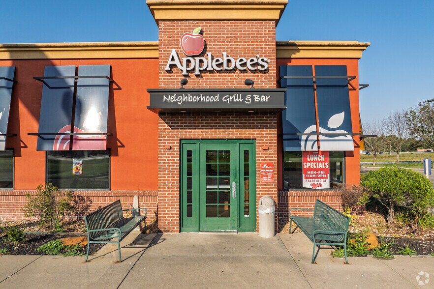 More Photos Of 700 S Kansas Ave, Clinton General Retail For Sale