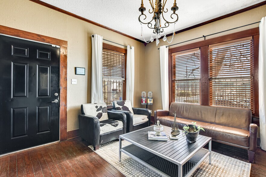 More Photos Of 1007 E 7th St, Austin Storefront Retail Office For Lease