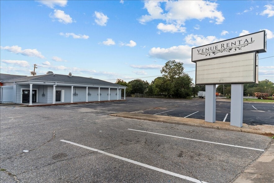 Primary Photo Of 88 N Daleville Ave, Daleville General Retail For Sale