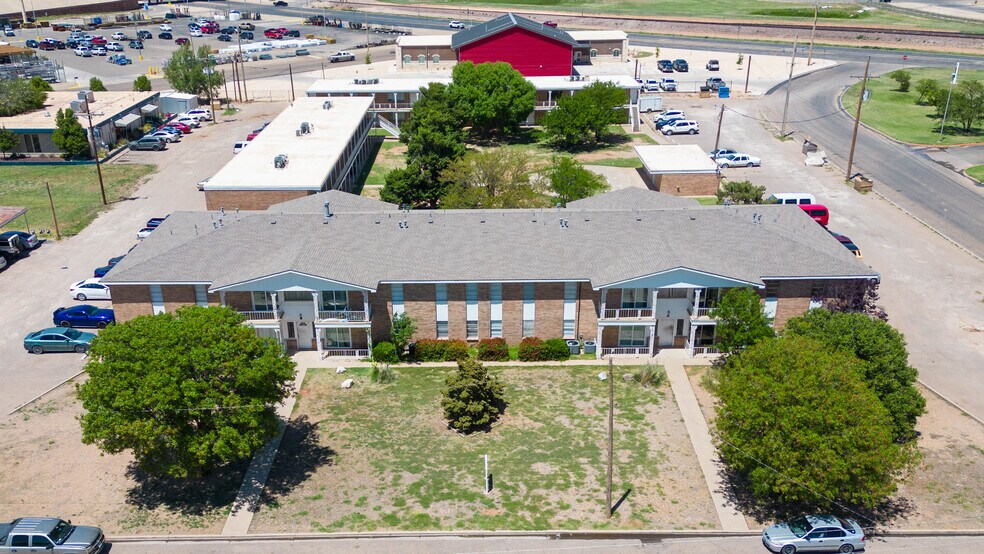 More Photos Of 2500 W 26th St, Plainview Apartments For Sale