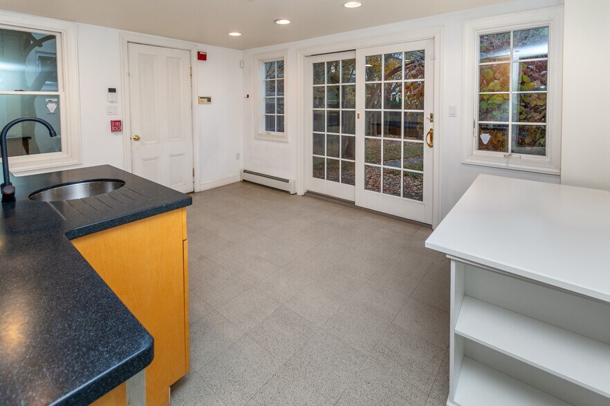 More Photos Of 24 N Main St, Lambertville Office For Sale