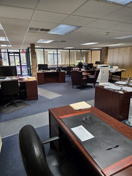 More Photos Of 190 Parish Dr, Wayne Office For Lease
