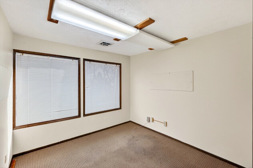 More Photos Of 524 N Mullan Rd, Spokane Loft Creative Space For Sale