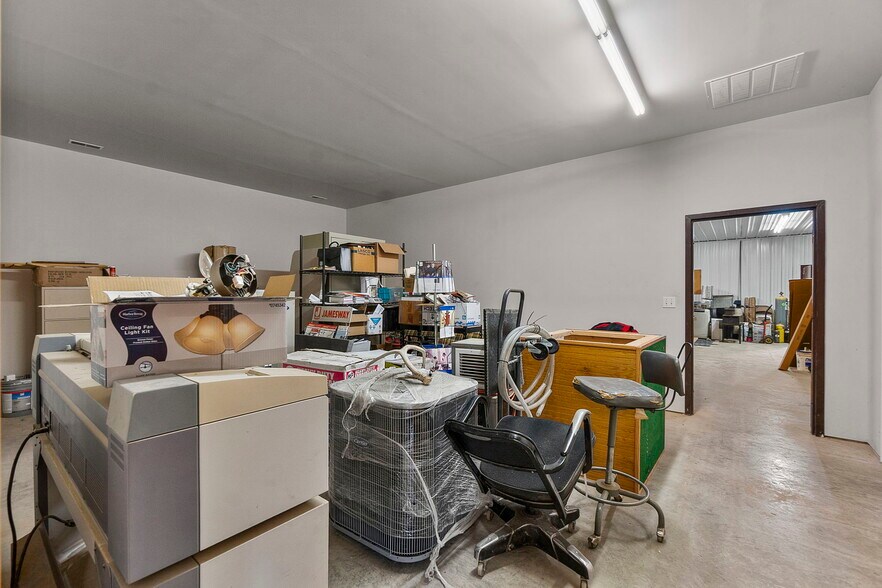 More Photos Of 250 West St, Frohna Office For Sale