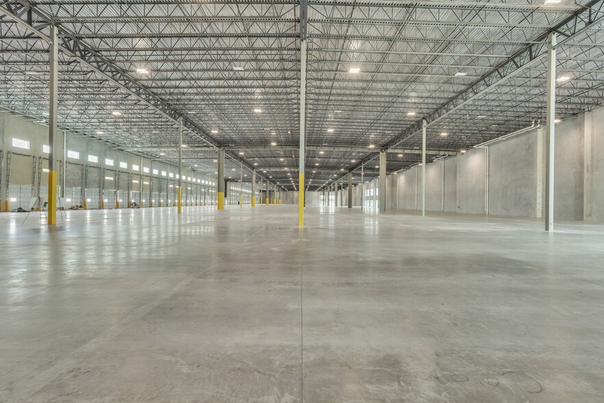 More Photos Of 6505 NW 167th St, Hialeah Unknown For Lease