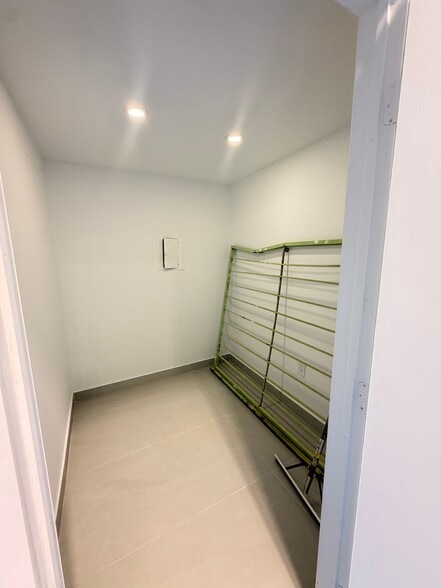 More Photos Of 1899 NW 21st St, Miami Warehouse For Sale