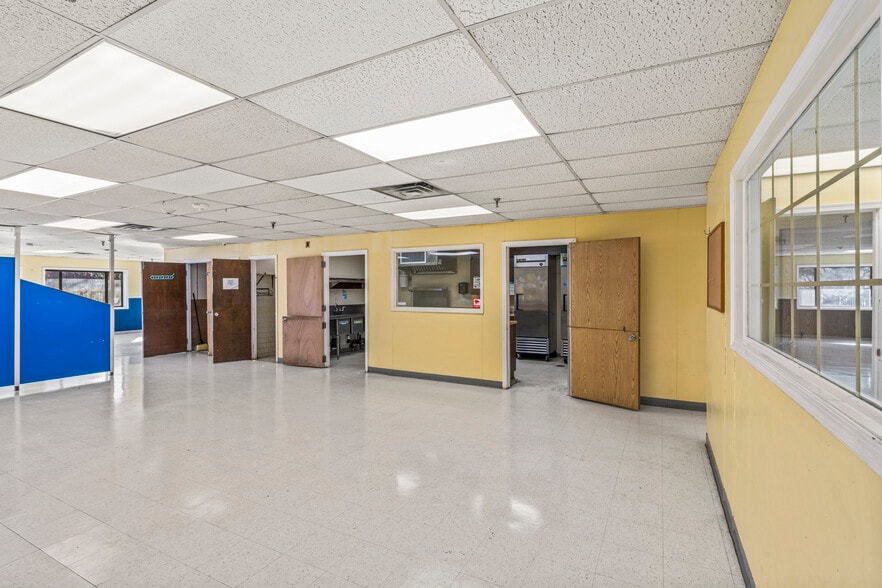 More Photos Of 211 Edds Ln, Sterling Schools For Sale