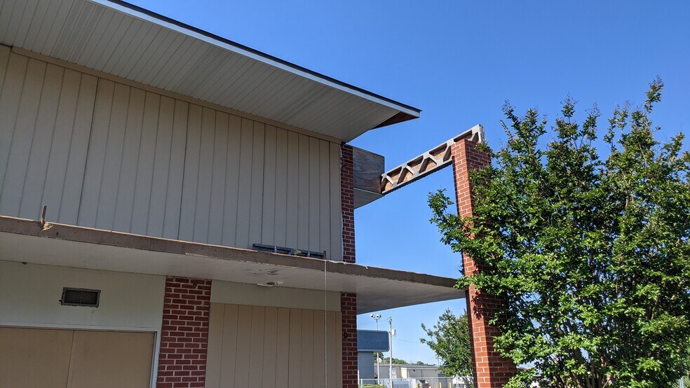 More Photos Of 107-n N Rand Dr, Searcy Hotel For Sale