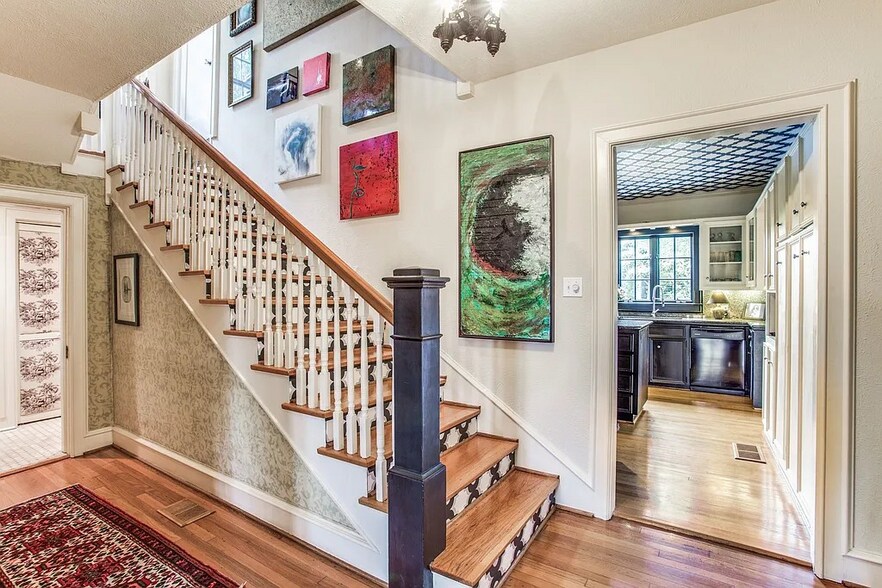 More Photos Of 6205 La Vista Dr, Dallas Office For Sale