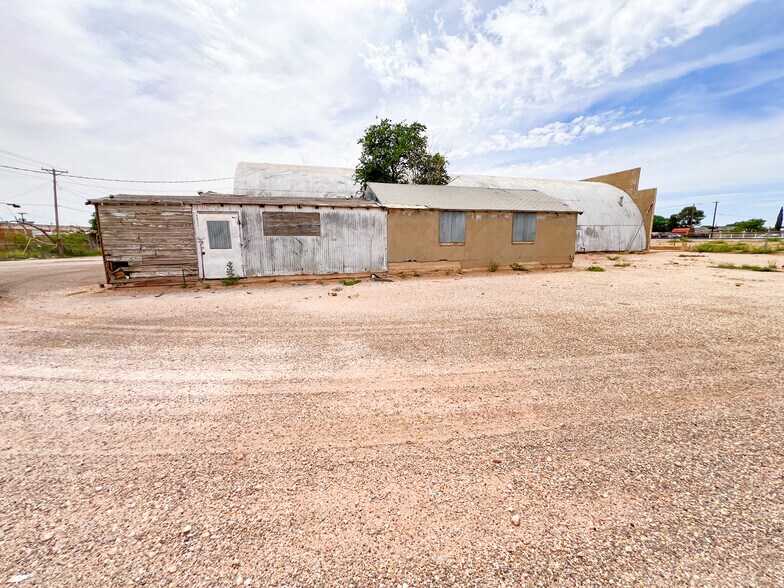 More Photos Of 1001-1009 W Industrial Ave, Midland Warehouse For Sale