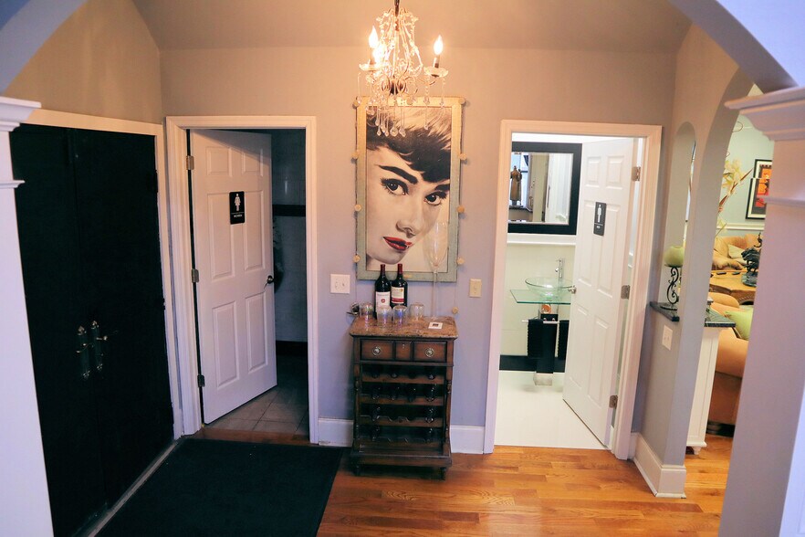 More Photos Of 395 S Ocoee St, Cleveland Showroom For Sale