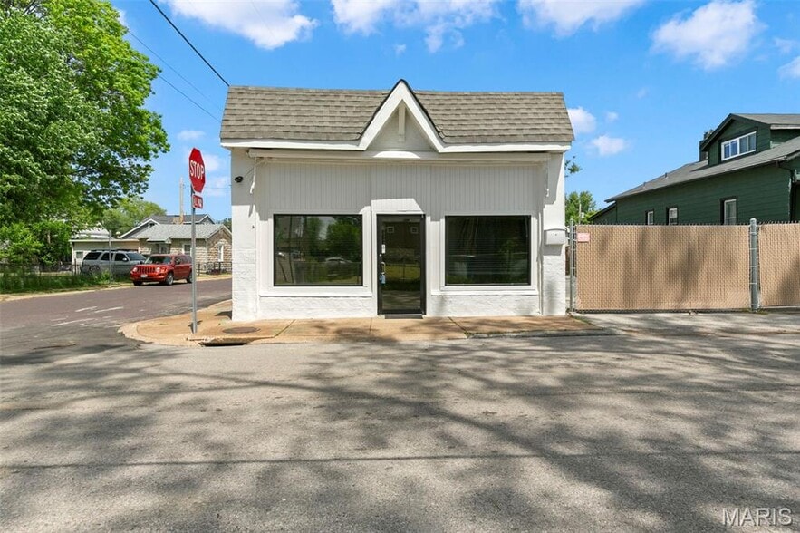 Primary Photo Of 4687 Heidelberg Ave, Saint Louis Convenience Store For Sale
