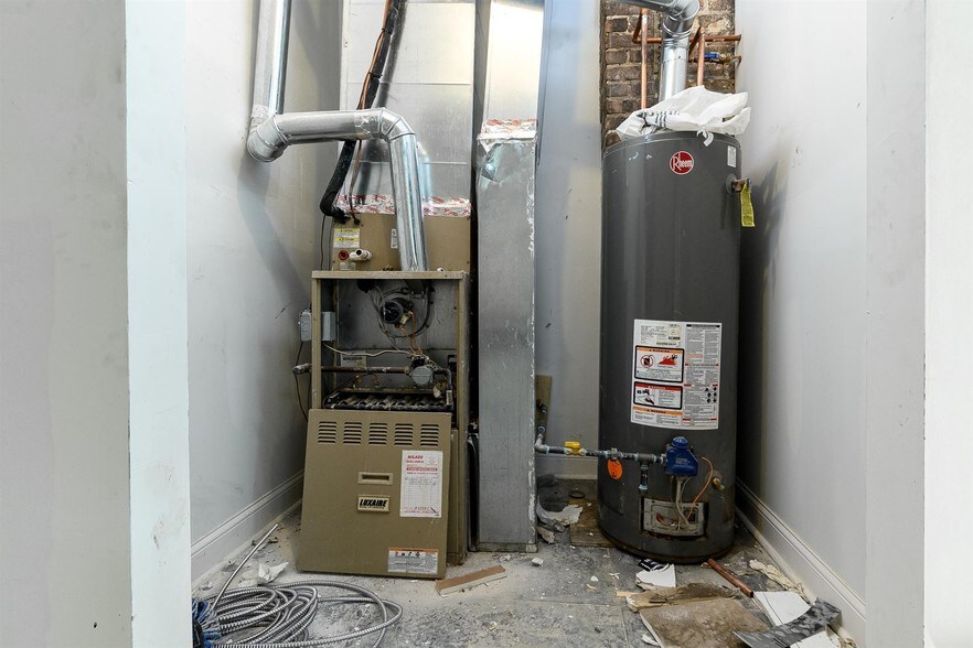 More Photos Of 4134-4136 W North Ave, Chicago Storefront Retail Residential For Lease