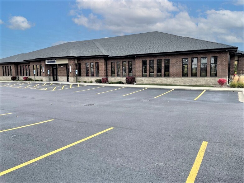 More Photos Of 165 N Lakewood Rd, Lake In The Hills Medical For Lease