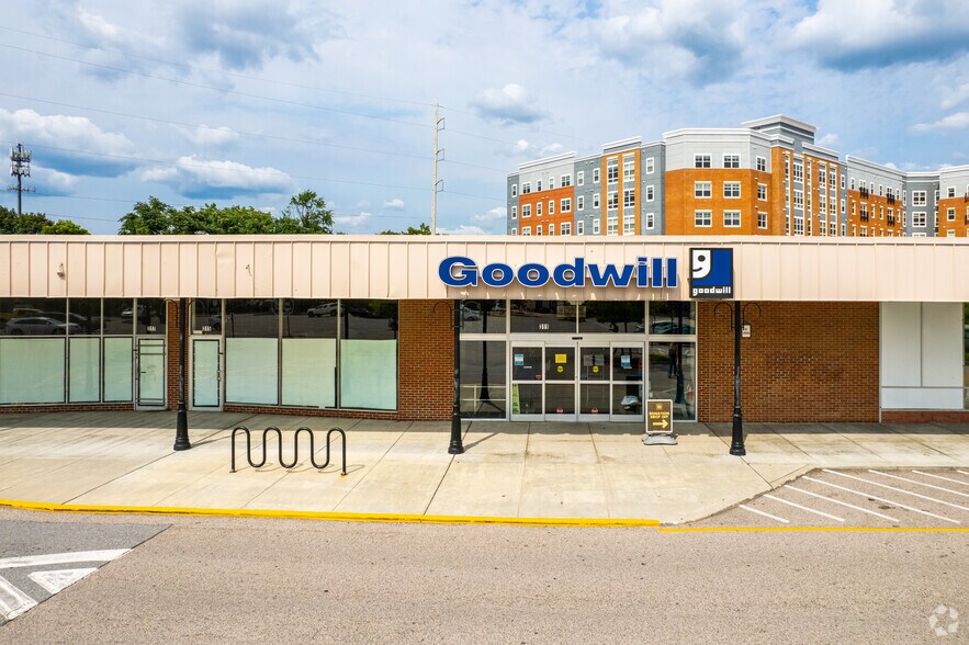 More Photos Of 230 E Main St, Newark Unknown For Lease