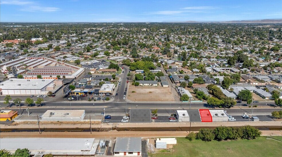 More Photos Of 3298 E McKinley Ave, Fresno Freestanding For Lease