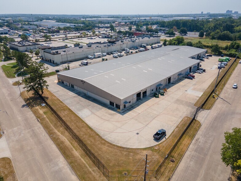 More Photos Of 220 Barren Springs Dr, Houston Warehouse For Lease