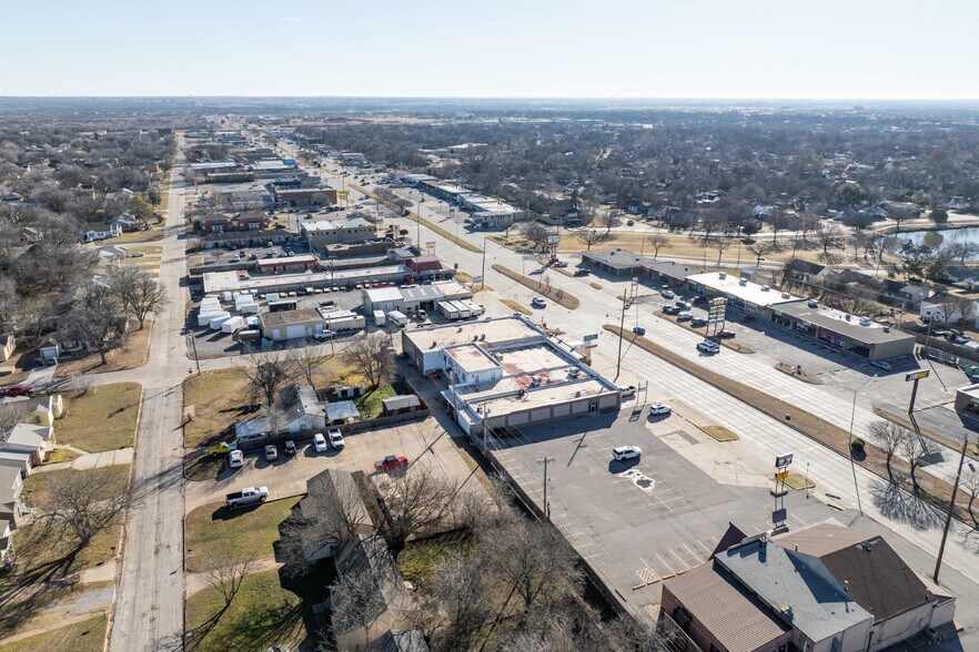 More Photos Of 1801 NW Cache Rd, Lawton Medical For Lease