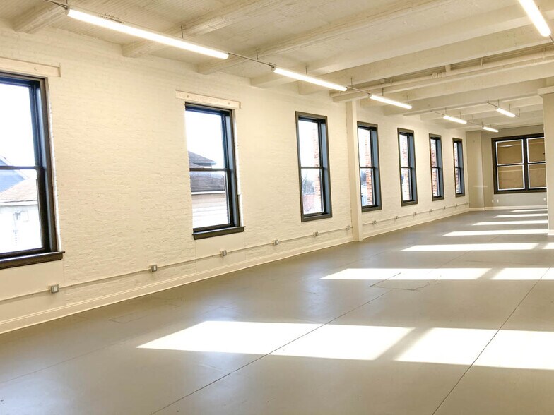 More Photos Of 145 Clove Rd, Staten Island Warehouse For Lease