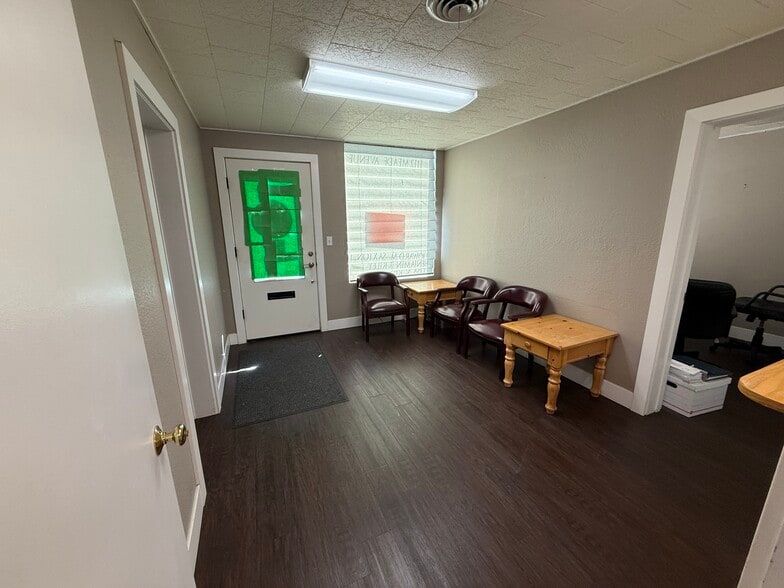 More Photos Of 1112 Meade Ave, Prosser Office For Sale