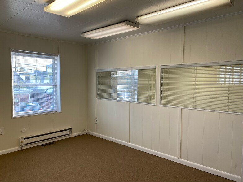 More Photos Of 60-90 N 1st St, Zionsville Medical For Lease