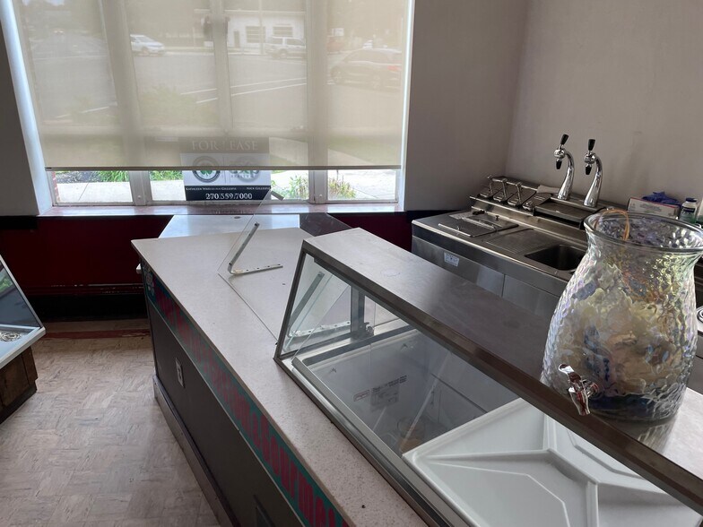 More Photos Of 3121 Broadway St, Paducah Storefront Retail Office For Sale