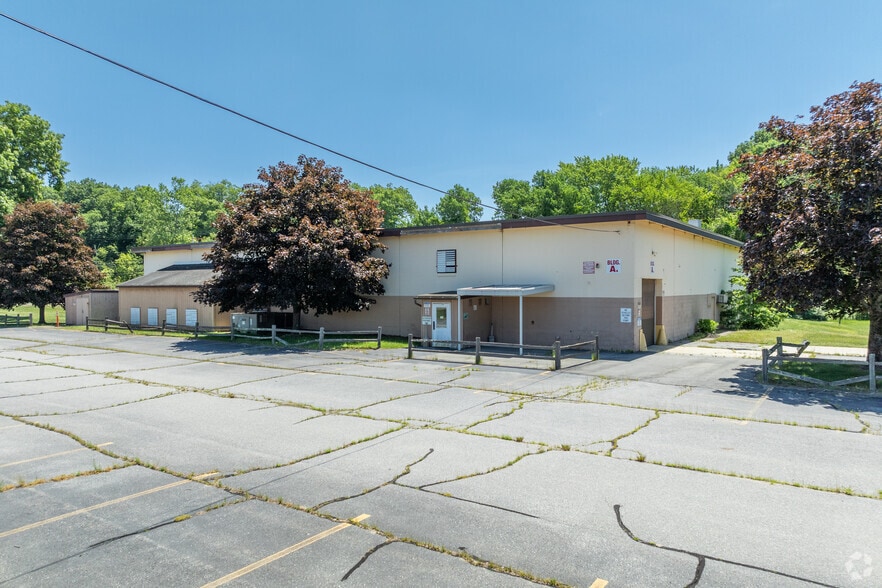 Primary Photo Of 39 Wauregan Rd, Killingly Flex For Sale