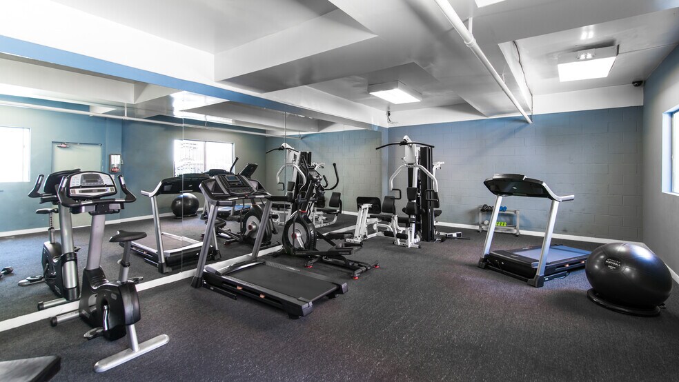 More Photos Of 954 Palm Ave, West Hollywood Apartments For Sale