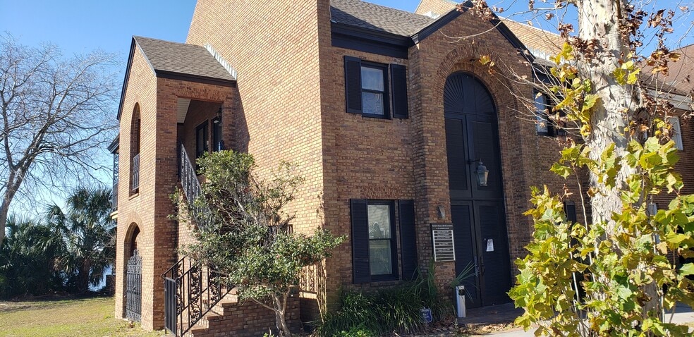 Primary Photo Of 7 Saint Andrews Ct, Brunswick Medical For Lease