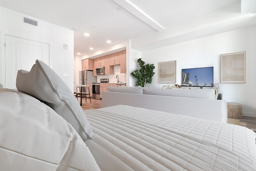 More Photos Of 6240 W Sunset Blvd, Los Angeles Apartments For Lease