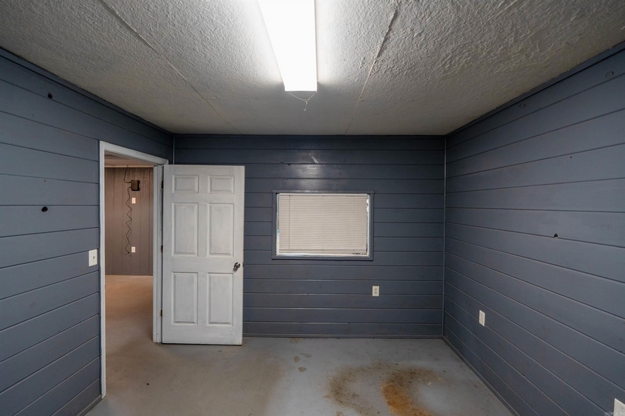 More Photos Of 119 Gemar, Pangburn Industrial For Sale