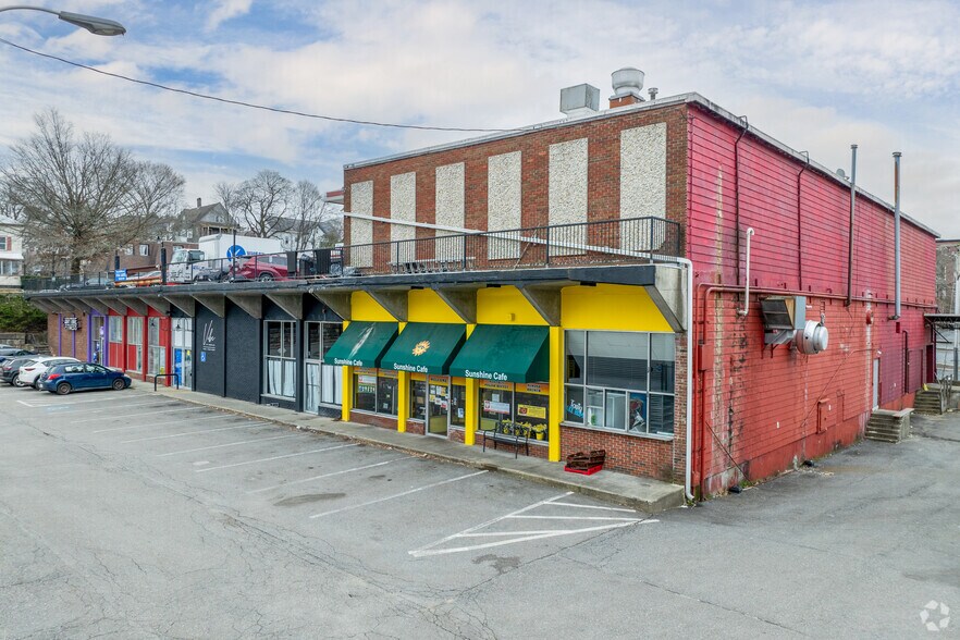 More Photos Of 264 High St, Clinton Freestanding For Lease