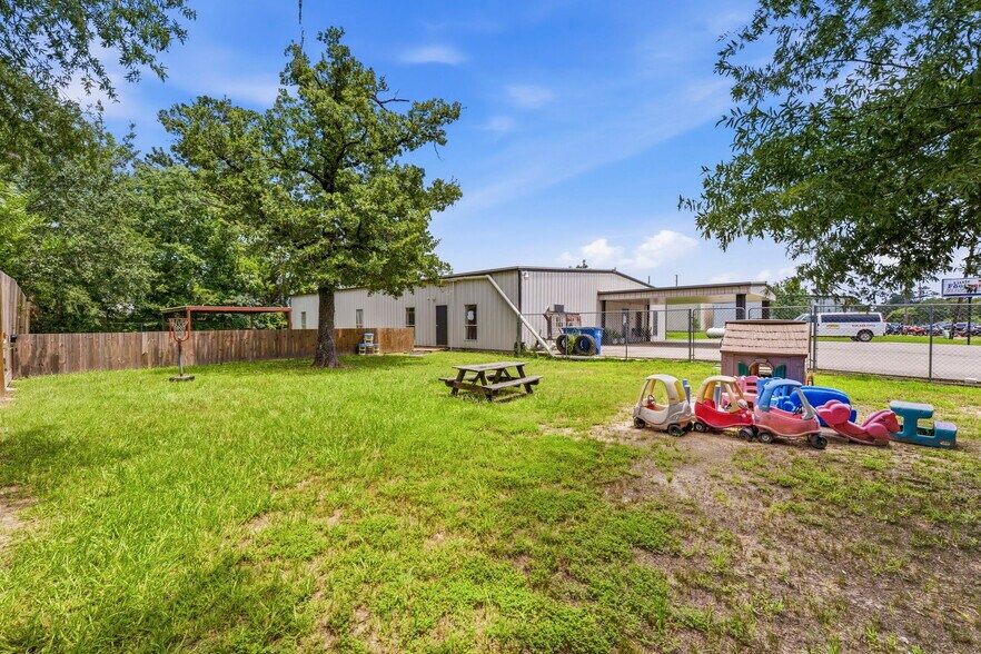 More Photos Of 16737 Sprawling Oaks Dr, Conroe Daycare Center For Sale