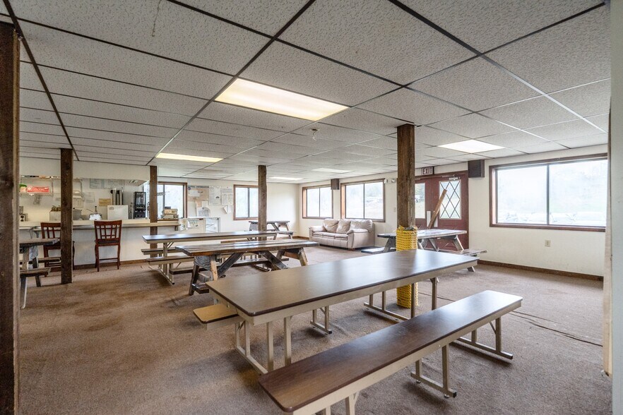 More Photos Of 167 Hill Rd, Kingston Sports And Entertainment For Sale