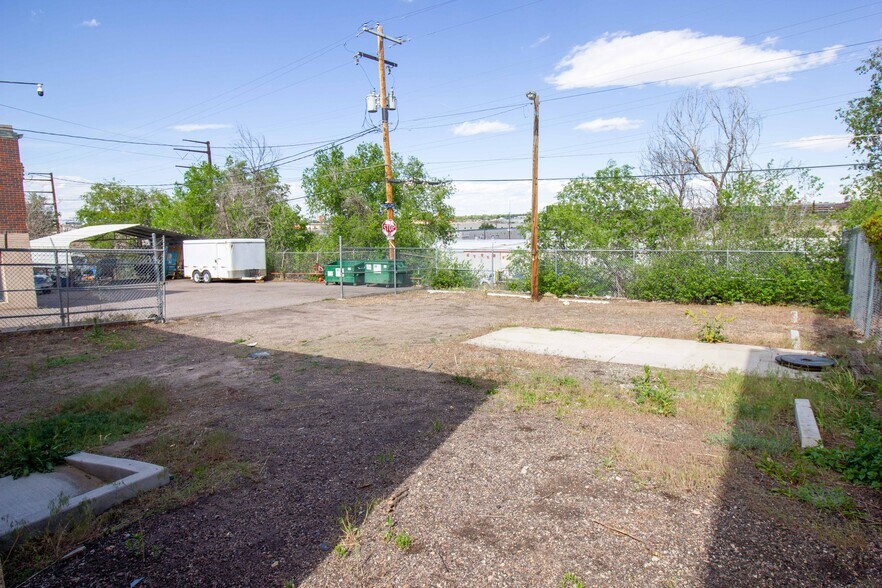 More Photos Of 882-884 S Lipan St, Denver Warehouse For Lease