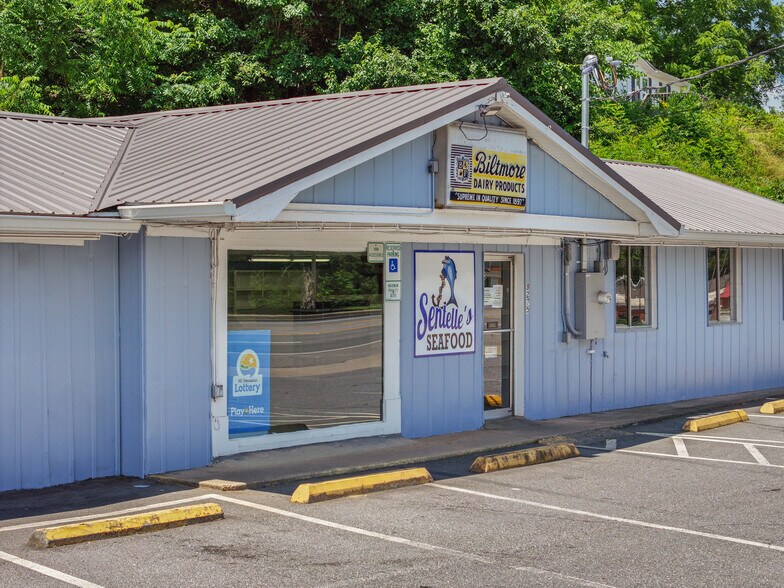 More Photos Of 8275 Carolina Blvd, Clyde General Retail For Sale