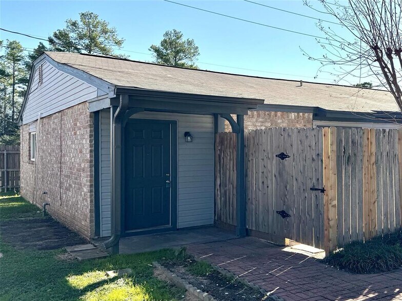 More Photos Of 8607 Bart Ln, Houston Apartments For Sale