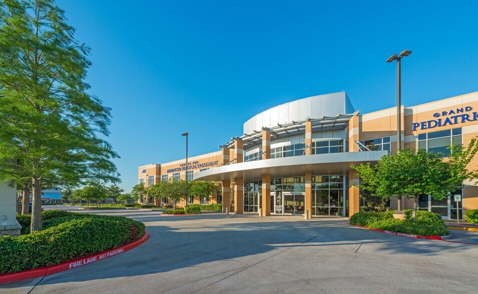 More Photos Of 7830 W Grand Pky S, Richmond Medical For Lease