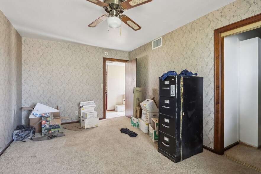 More Photos Of 15901 W Northern Ave, Litchfield Park General Retail For Sale