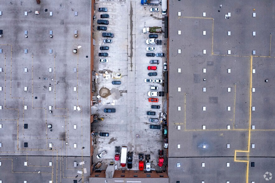 More Photos Of 98-102 Rutherford Rd S, Brampton Warehouse For Lease