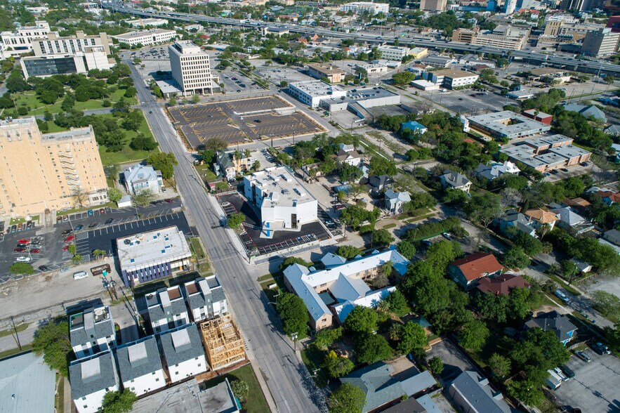 More Photos Of 222 W Cypress St, San Antonio Medical For Lease